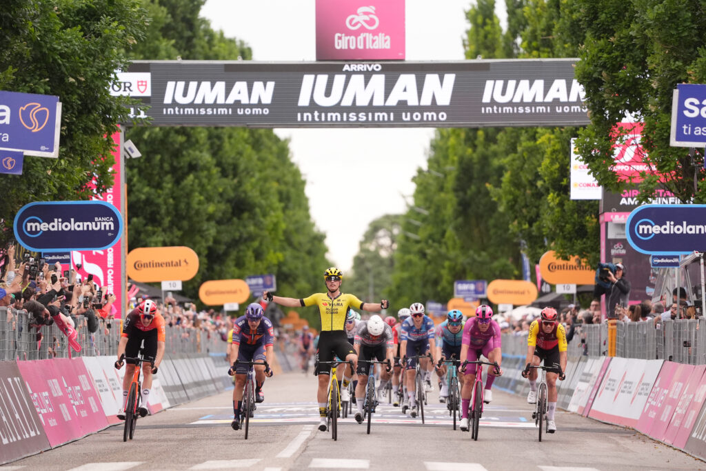 giro d italia 2025 olaf kooij vince la 12^ tappa a viadana