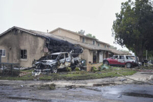San Diego, aereo privato si schianta sulle case: “Diversi morti nell’incidente”