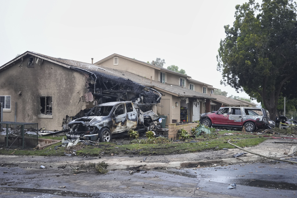 San Diego, aereo privato si schianta sulle case: “Diversi morti nell’incidente” San Diego, aereo privato si schianta sulle case: “Diversi morti nell’incidente”