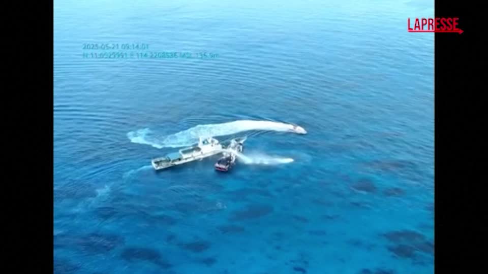 cina guardia costiera usa cannone ad acqua su nave filippine