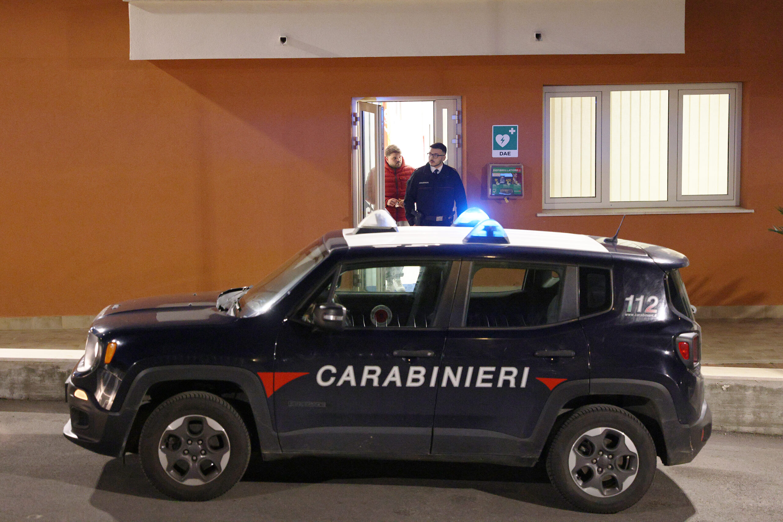 Palermo, droga e telefoni in carcere con complicità agenti: 12 arresti