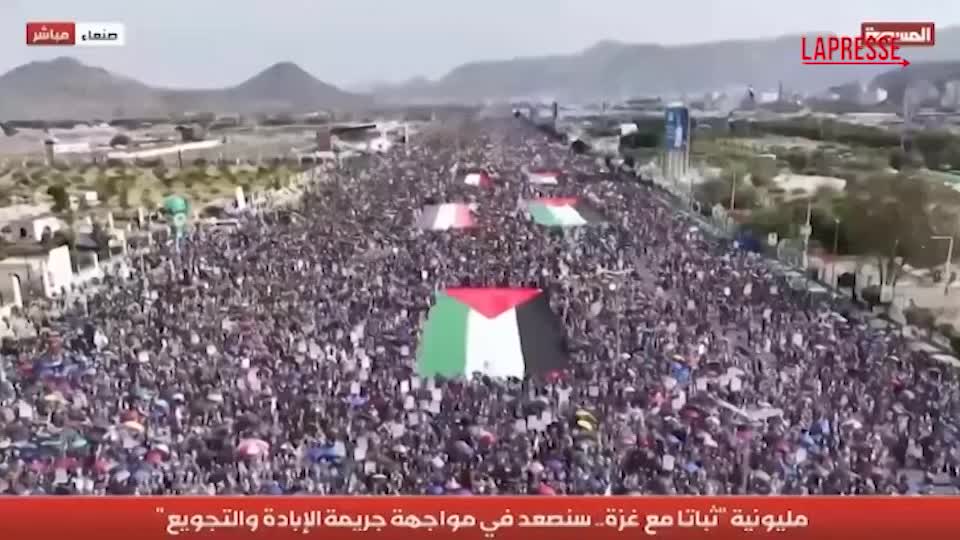 Yemen, marea umana a Sanaa per solidarietà ai palestinesi Yemen, marea umana a Sanaa per solidarietà ai palestinesi