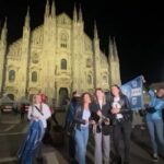 Scudetto Napoli, tifosi in festa in piazza Duomo a Milano