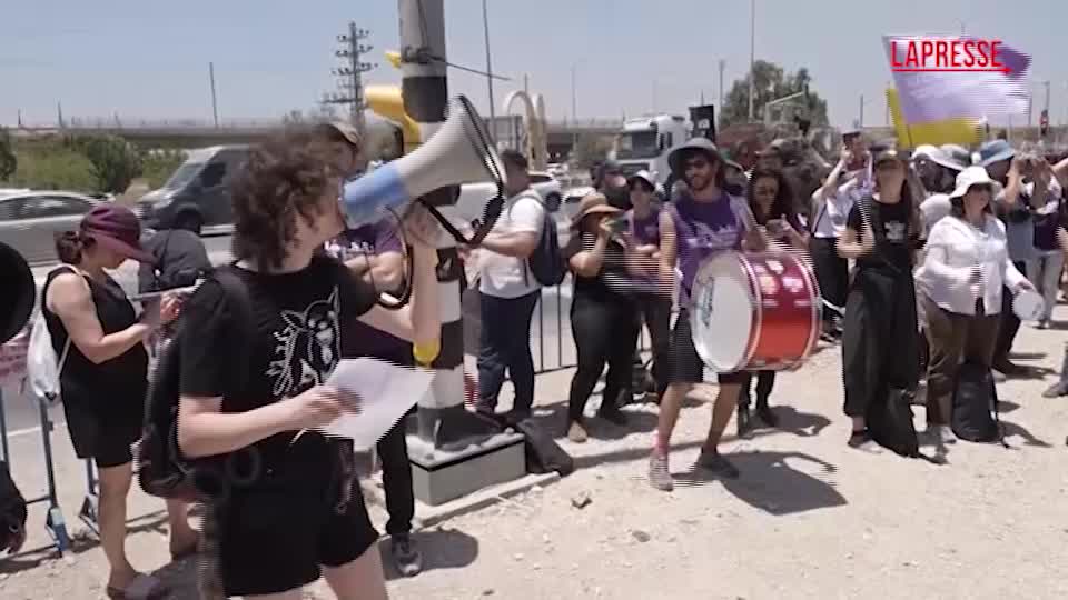 gaza manifestanti israeliani in piazza per la pace al confine con la striscia