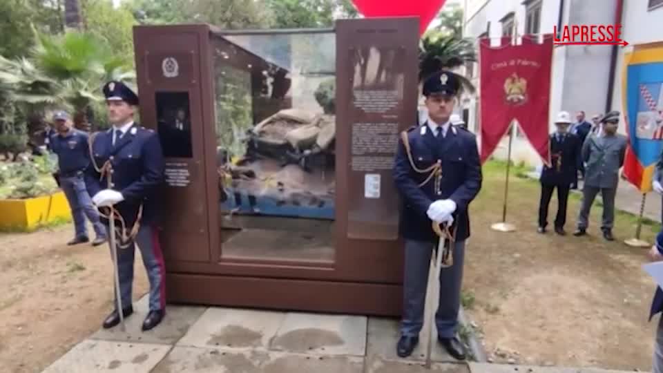 Strage Capaci, a Palermo in mostra i resti dell’auto di Falcone Strage Capaci, a Palermo in mostra i resti dell’auto di Falcone