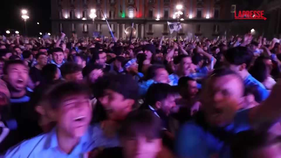 napoli la festa incontenibile dei tifosi al vantaggio partenopeo