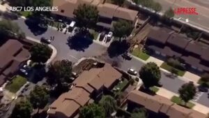 Usa, piccolo aereo si schianta sulle case a San Diego: tre vittime