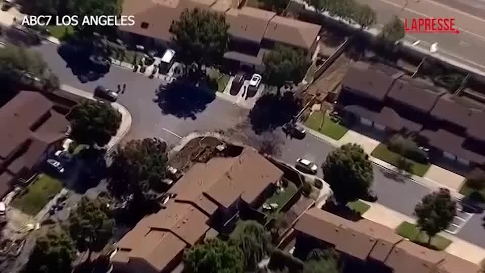Usa, piccolo aereo si schianta sulle case a San Diego: tre vittime Usa, piccolo aereo si schianta sulle case a San Diego: tre vittime