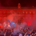 Napoli, tifosi in piazza del Plebiscito esplodono di gioia al gol di McTominay