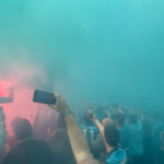 Napoli, il pullman della squadra arriva al Maradona accolto da cori e fumogeni