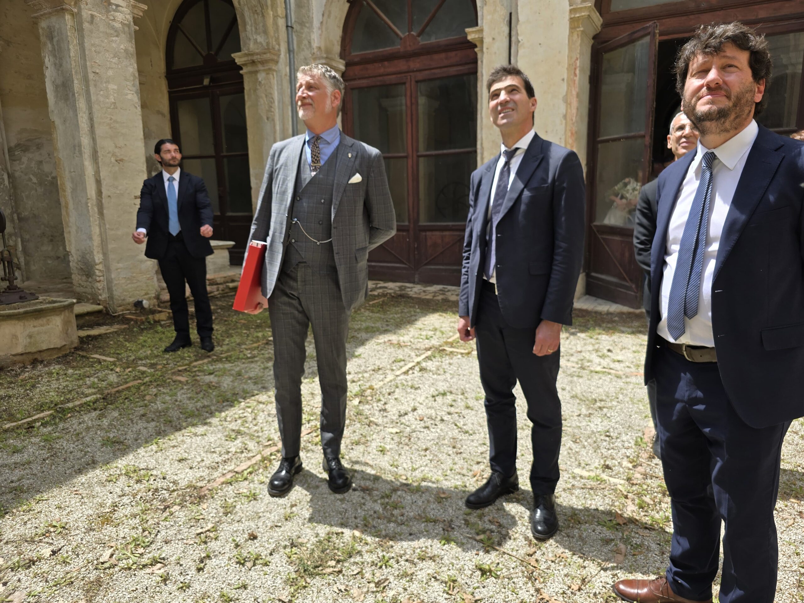 Marche, il ministro Giuli ha visitato Villa Buonaccorsi