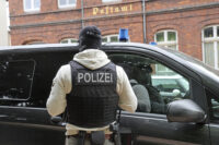 Un'auto della polizia in Germania. Ad Amburgo diverse persone sono rimaste ferite dopo un attacco con coltello in stazione