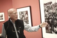 Sebastiao Salgado nel 2014. Il celebre fotografo è morto all'età di 81 anni