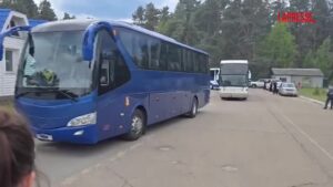 Russia-Ucraina, soldati ucraini liberati tornano in patria
