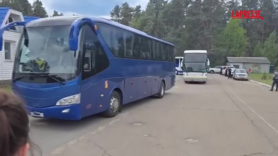 russiaucraina soldati ucraini liberati tornano in patria