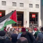 Milano, da piazza contro riarmo urla: “Andiamo a bruciare consolato Israele”