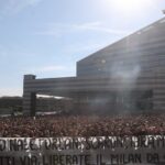 Milan, contestazione di migliaia di tifosi contro la società: “Andate tutti via”