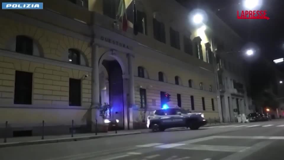 Terrorismo, propaganda jihadista su social: arrestato 20enne a Lecco Terrorismo, propaganda jihadista su social: arrestato 20enne a Lecco
