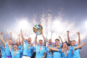 Scudetto Napoli, notte di festa in città. Lunedì molte scuole chiuse. Martedì squadra dal Papa