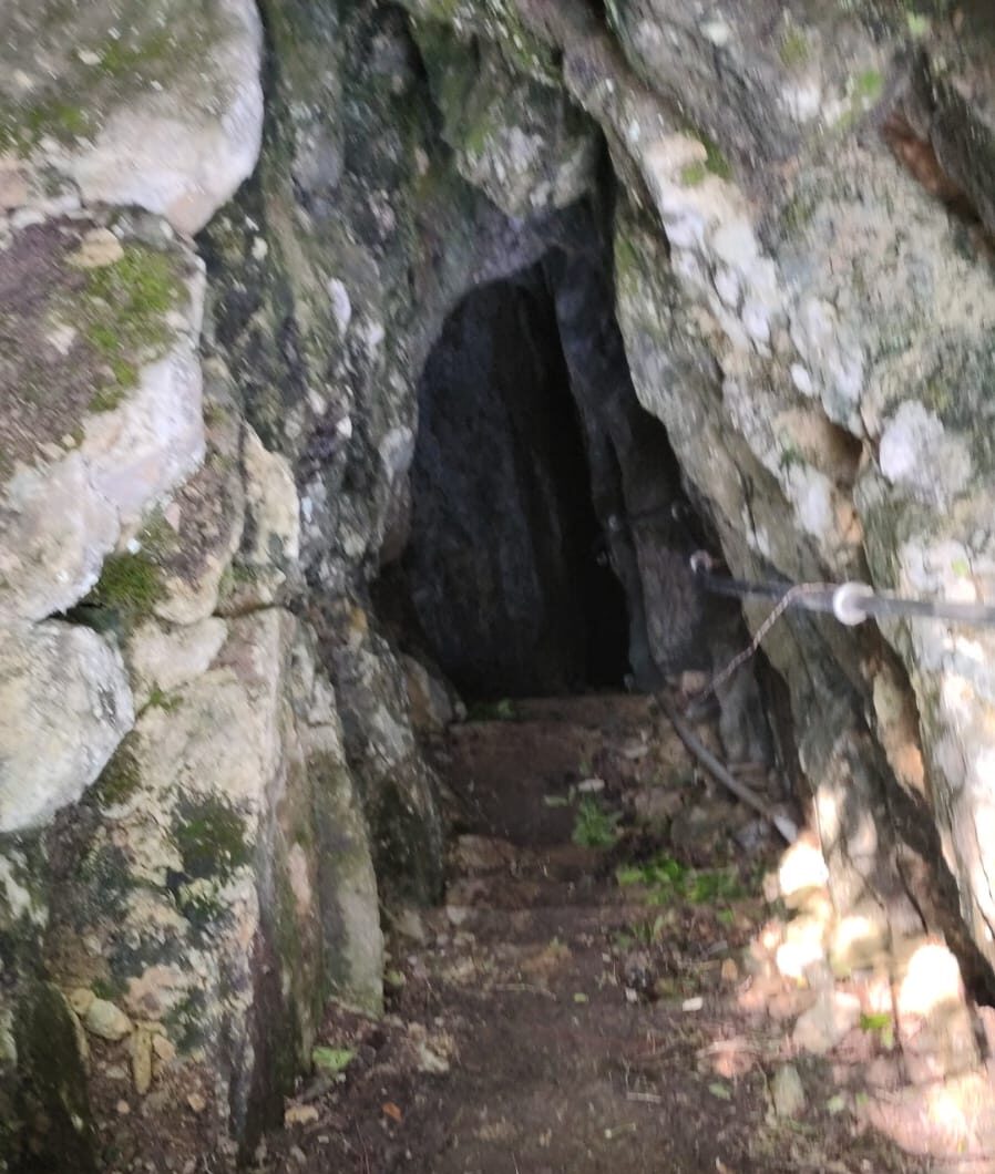 Varese, scivola in una grotta: muore speleologo Varese, scivola in una grotta: muore speleologo