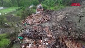 Ucraina, cumuli di macerie e lacrime: cosa resta di Zhytomyr dopo l’attacco russo