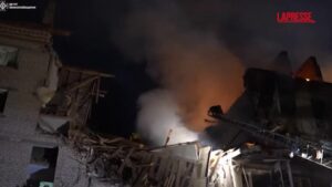 Ucraina, raid russo su Mykolaiv: l’arrivo dei soccorsi