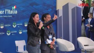 Caivano, la madre di Giogiò Cutolo sul palco di Fratelli d’Italia