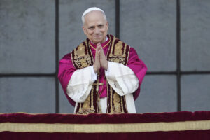 Papa Leone XIV ai romani: “Vi amo e voglio entrare al vostro servizio”