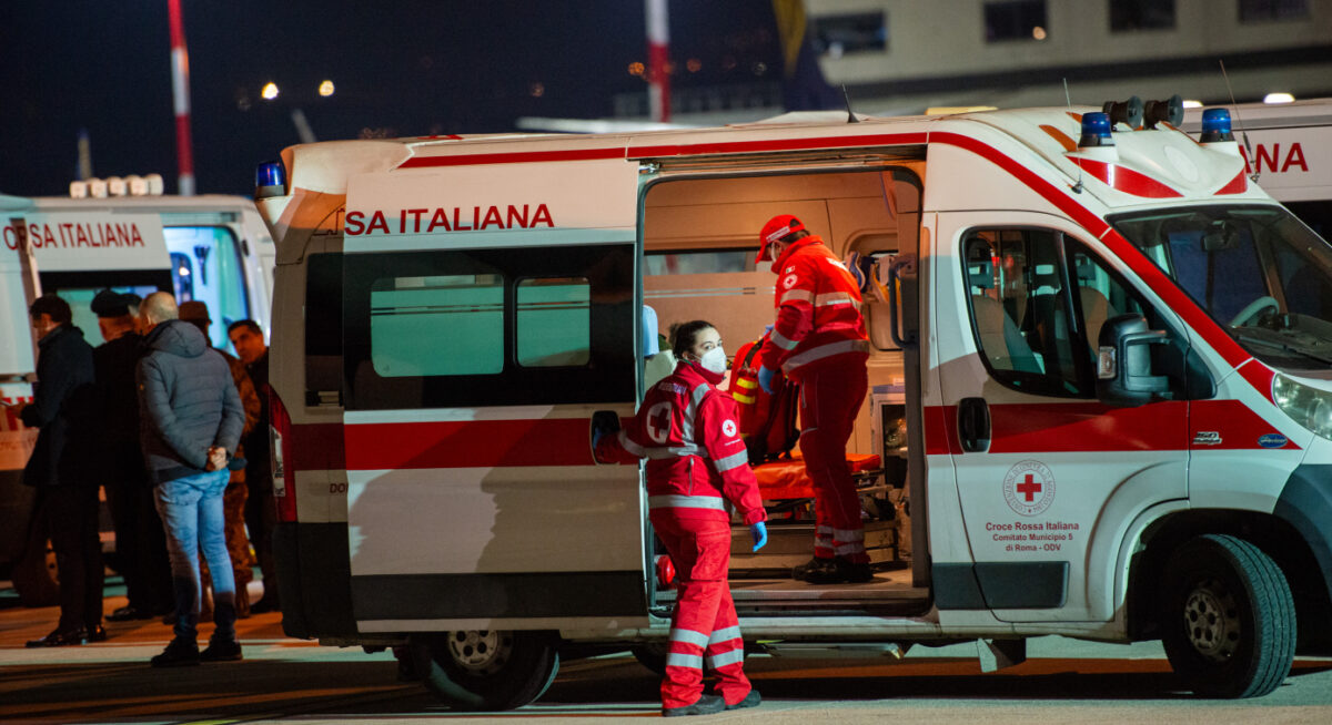 Padova, in scooter contro palo della luce: muore un 22enne