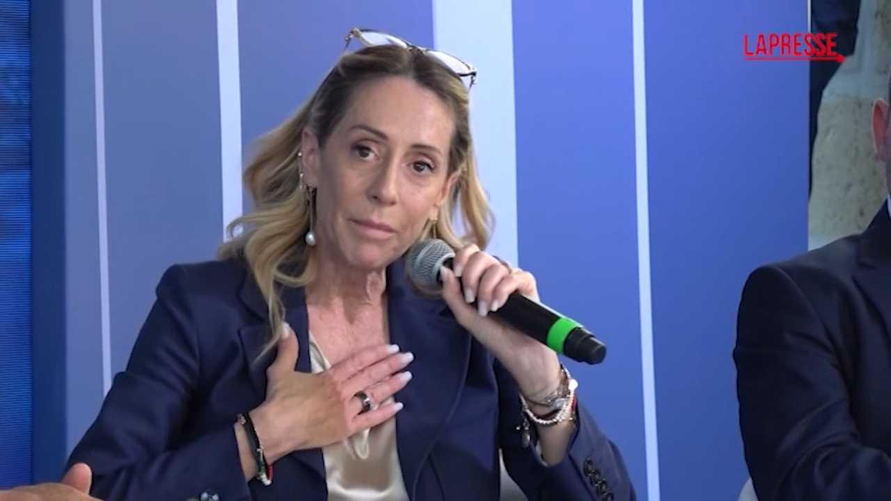 fdi arianna meloni alle rosy bindi di turno dico meno salotti e venite a caivano da Lapresse.it fdi arianna meloni alle rosy bindi di turno dico meno salotti e venite a caivano
