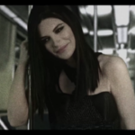 Laura Pausini, ecco il videoclip di “Turista”