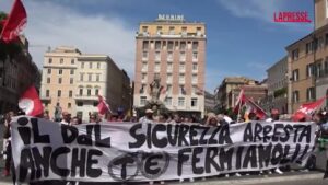 Dl Sicurezza, protesta in piazza a Roma nel giorno della discussione in Aula