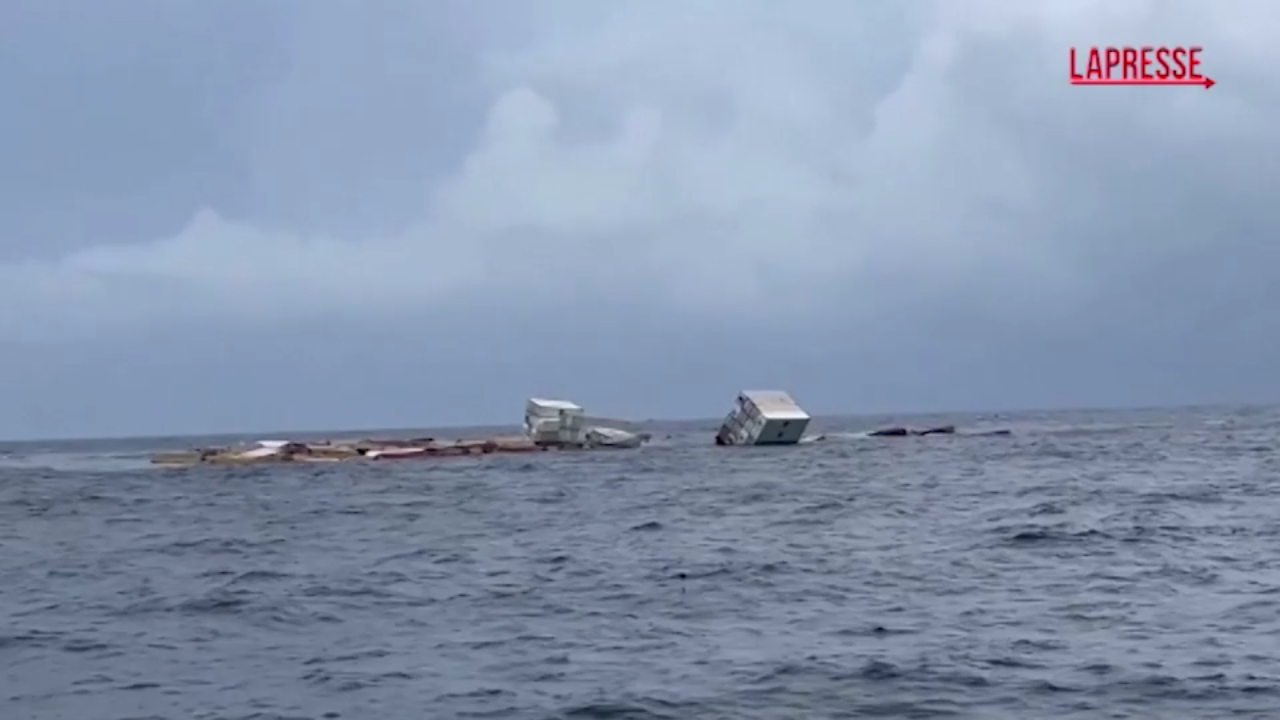 india nave con carico pericoloso naufraga a largo kerala stato di allerta