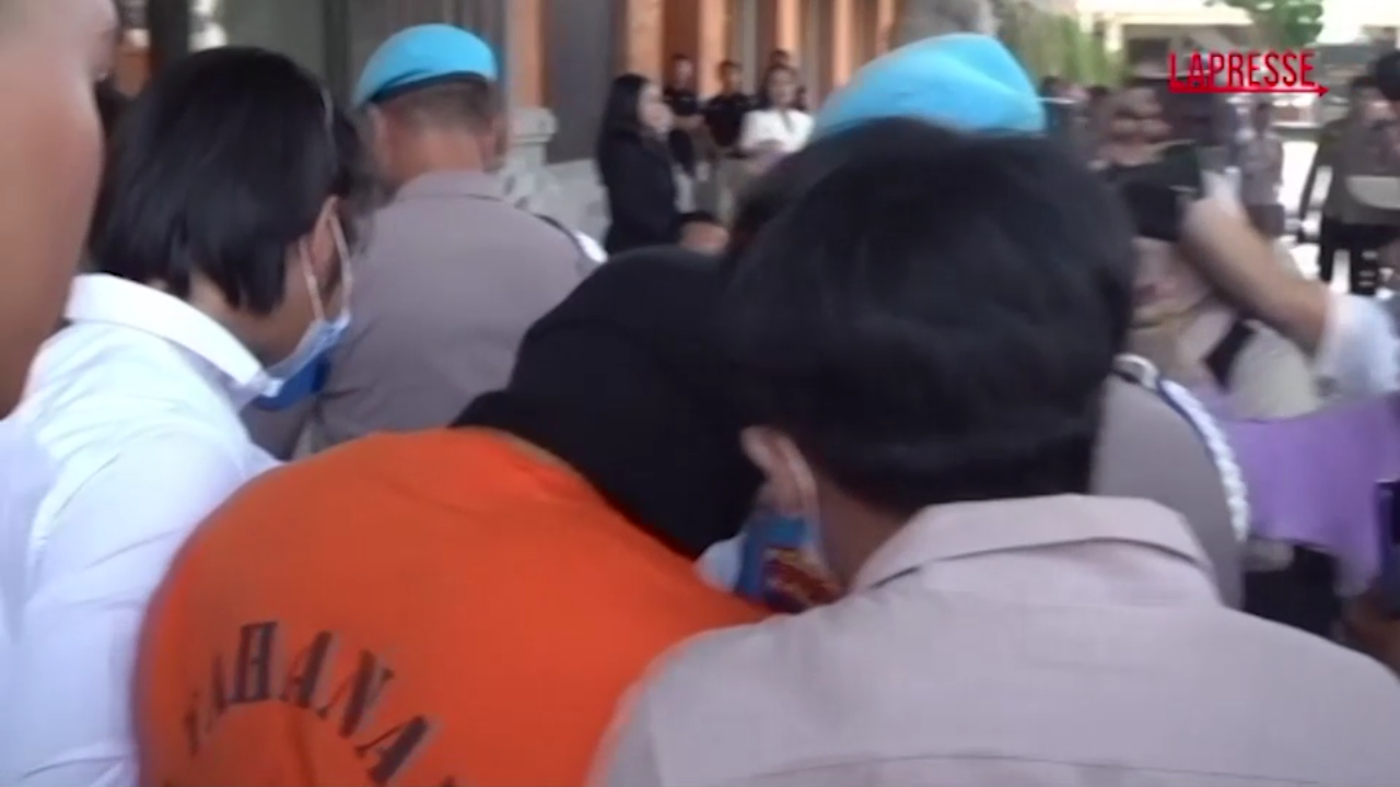 bali polizia indonesiana arresta australiano con l accusa di traffico di cocaina