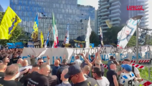 Biglietti finale Champions League, protesta ultras sotto sede Inter