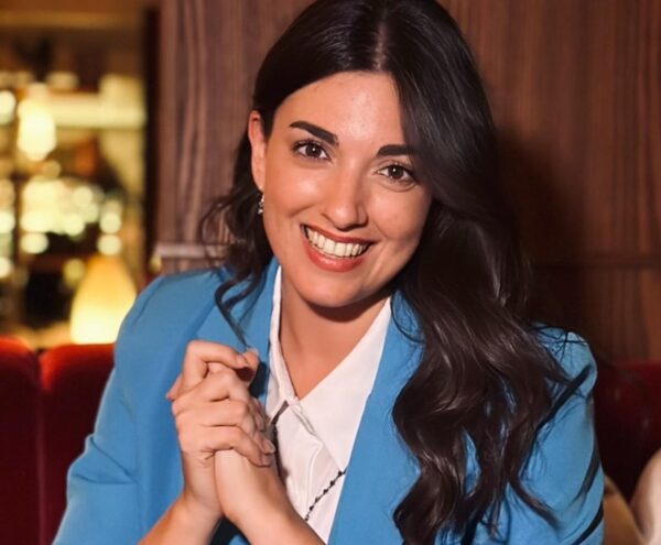 Liliana Fiorelli porta in scena a teatro l’antitalk ‘Backstage’