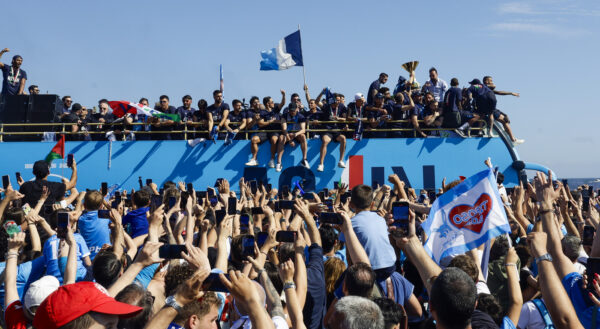 Scudetto Napoli, festa per 200mila tifosi. De Bruyne primo regalo di De Laurentiis