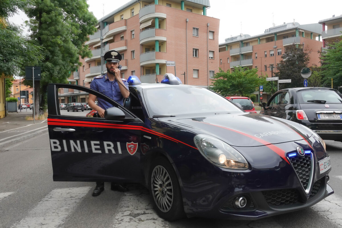 Bologna, trovato morto in casa: si indaga per omicidio