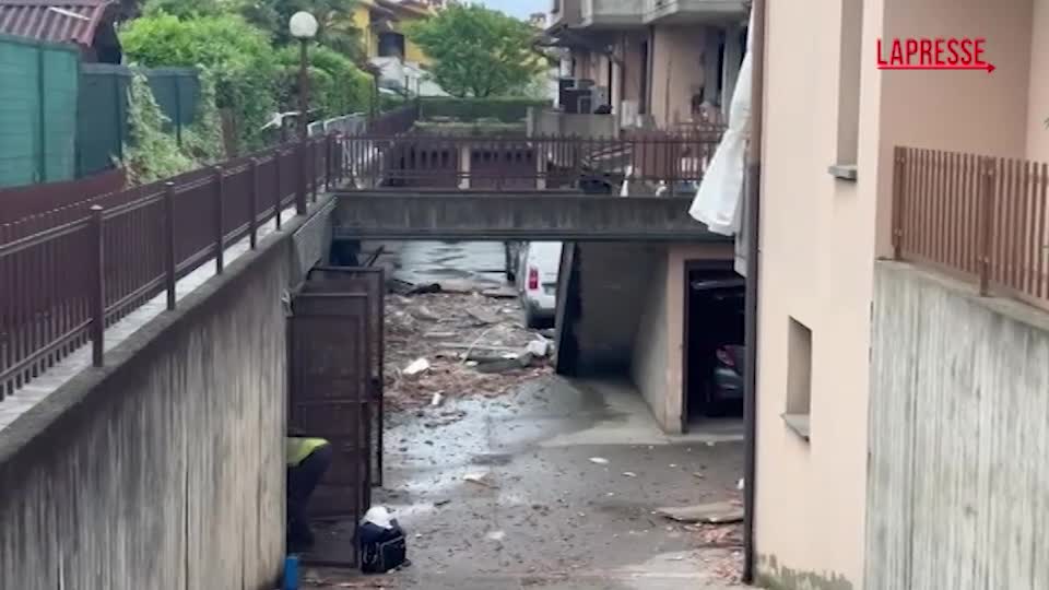 bergamo esplosione in villetta a bagnatica i soccorsi sul posto da Lapresse.it bergamo esplosione in villetta a bagnatica i soccorsi sul posto