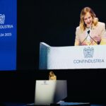 Meloni da Confindustria: “Su Ex Ilva tutti diano una mano, Ue rimuova dazi interni”