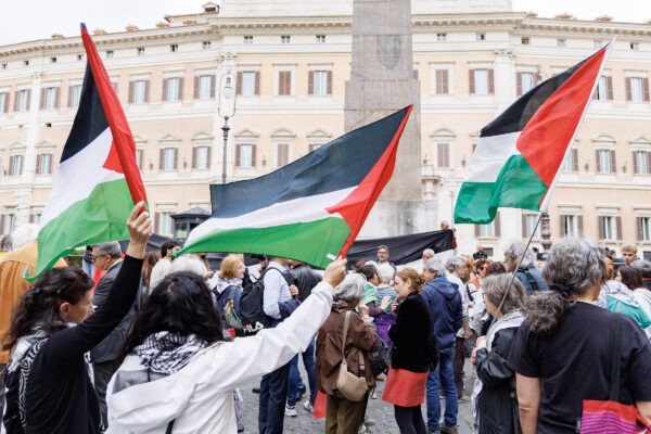 Bandiere della Palestina in una manifestazione per Gaza a Roma