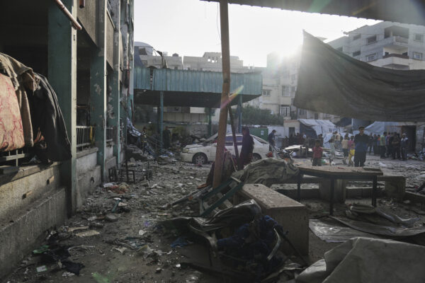 I danni a Gaza dopo il raid su una scuola che il 26 maggio ha ucciso, secondo le autorità sanitarie locali, decine di persone