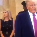 Usa, poliziotto afroamericano entra nell’inquadratura di Trump: la portavoce Leavitt lo fa spostare