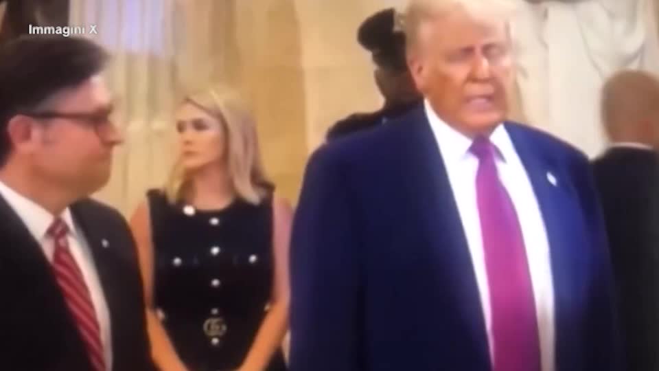 usa poliziotto afroamericano entra nell inquadratura di trump la portavoce leavitt lo fa spostare da Lapresse.it usa poliziotto afroamericano entra nell inquadratura di trump la portavoce leavitt lo fa spostare