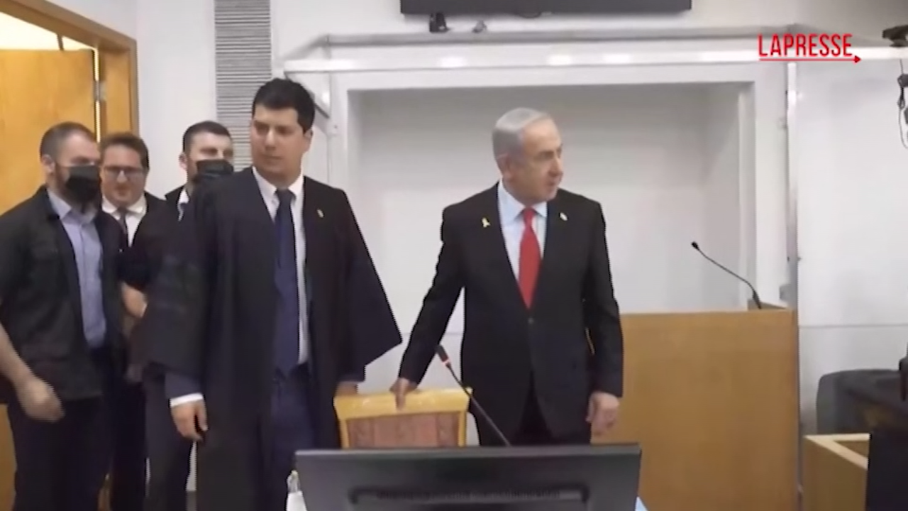 israele netanyahu ancora in aula a tel aviv per il processo a suo carico