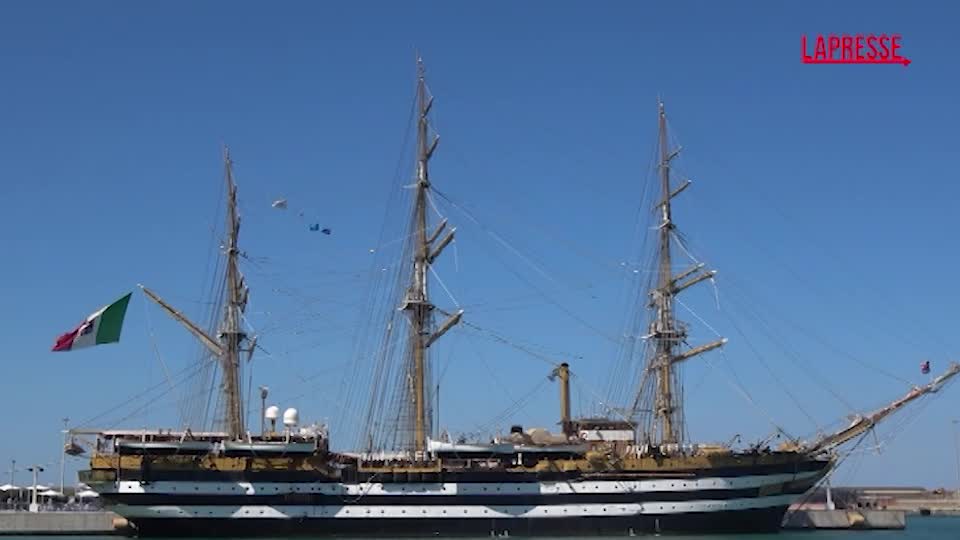 amerigo vespucci il veliero della marina militare fa tappa a civitavecchia da Lapresse.it amerigo vespucci il veliero della marina militare fa tappa a civitavecchia