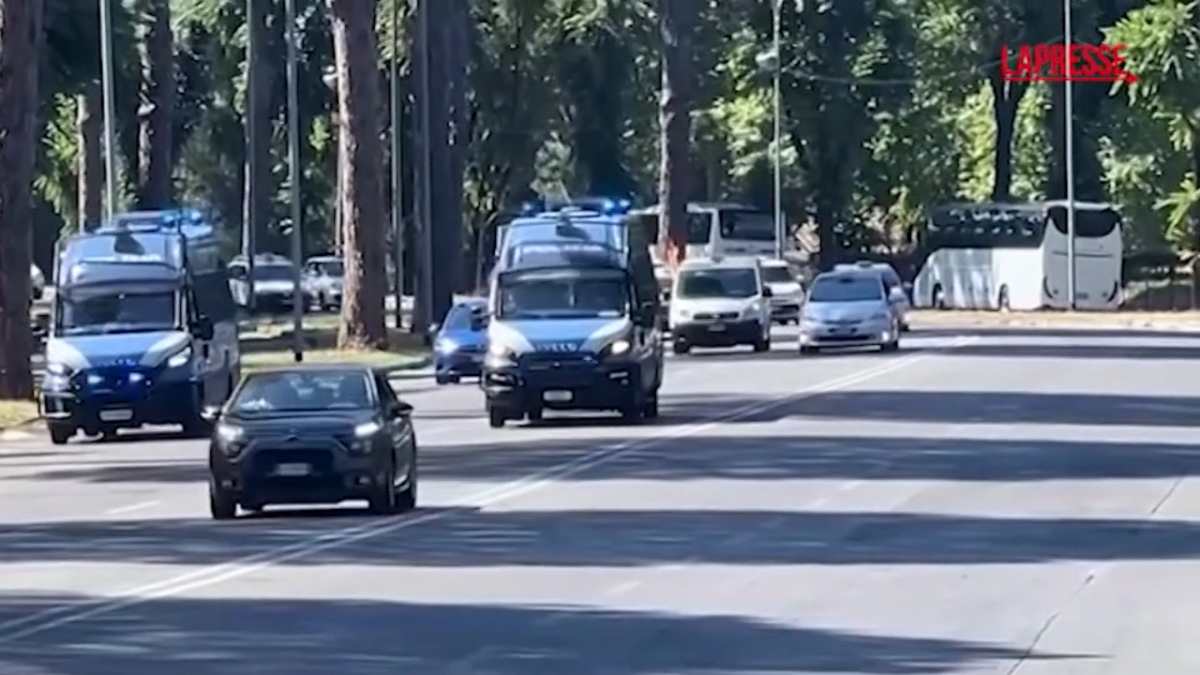 Protesta taxi a Roma: “I Comuni non fanno niente per arginare l’abusivismo”