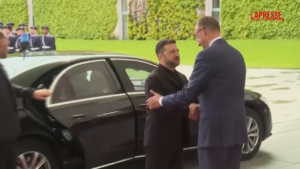 Zelensky a Berlino, l’incontro con Merz