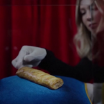 Al Madame Tussauds di Londra arriva una nuova statua di cera: è il sausage roll Greggs