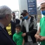 Gaza, bambino palestinese accoglie Tajani con un “Grazie Italia” all’ospedale di Bergamo
